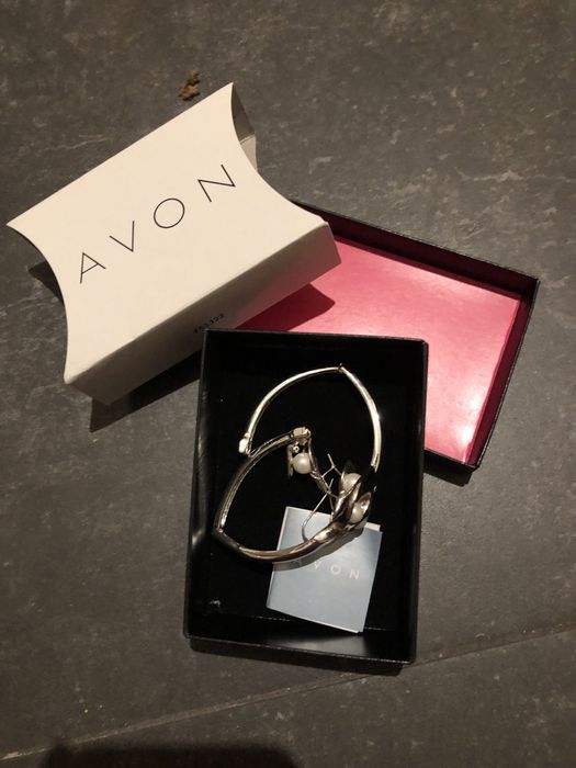 Conjunto pulseira brincos avon NOVO