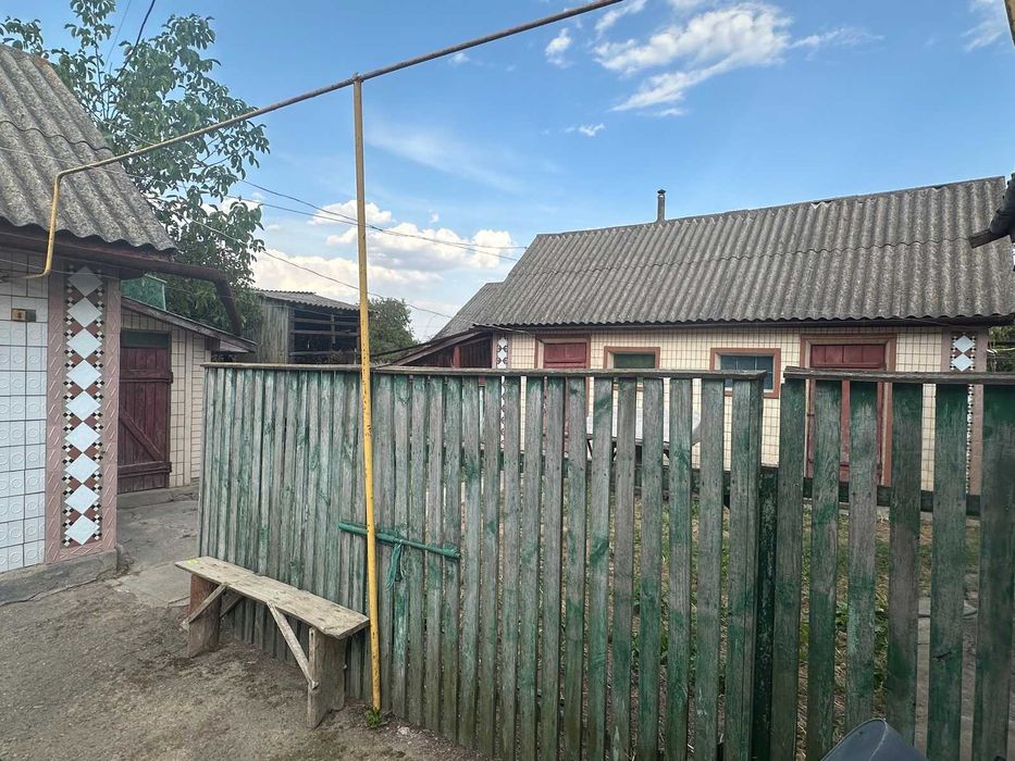 Продаж будинку в Сутисках