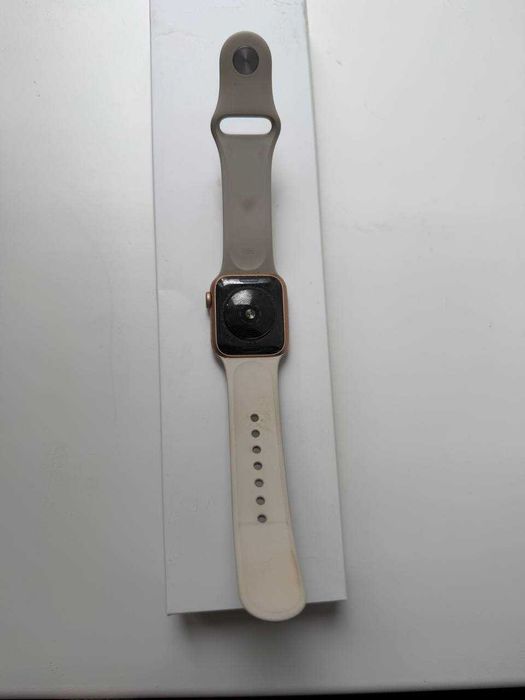 Продам часи iWatch SE 40 mm