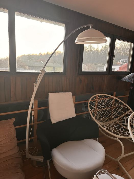 Lampa podłogowa łukowa z epoki space age. Lata 70-te