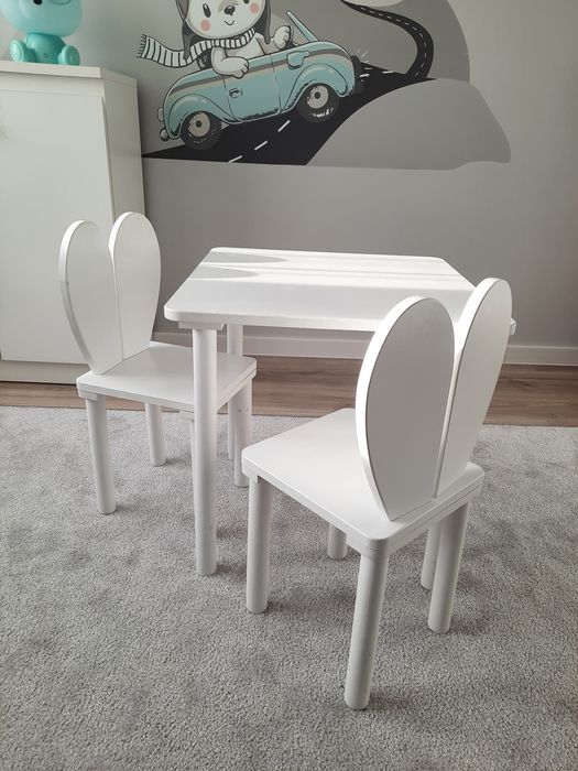 Stolik z krzesełkami