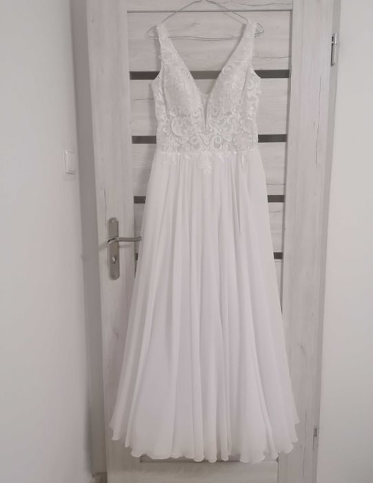 Suknia ślubna śnieżnobiała