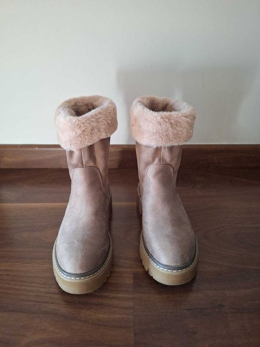 Botas Bege com pelo
