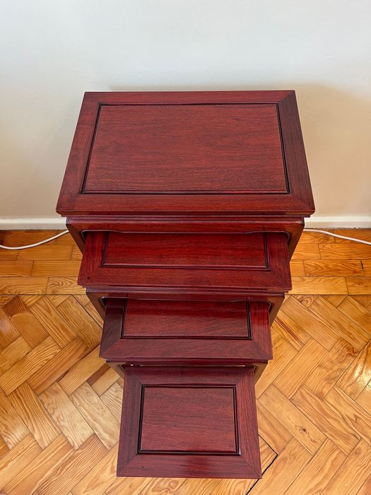 Conjunto de 4 mesas mãe de apoio de madeira