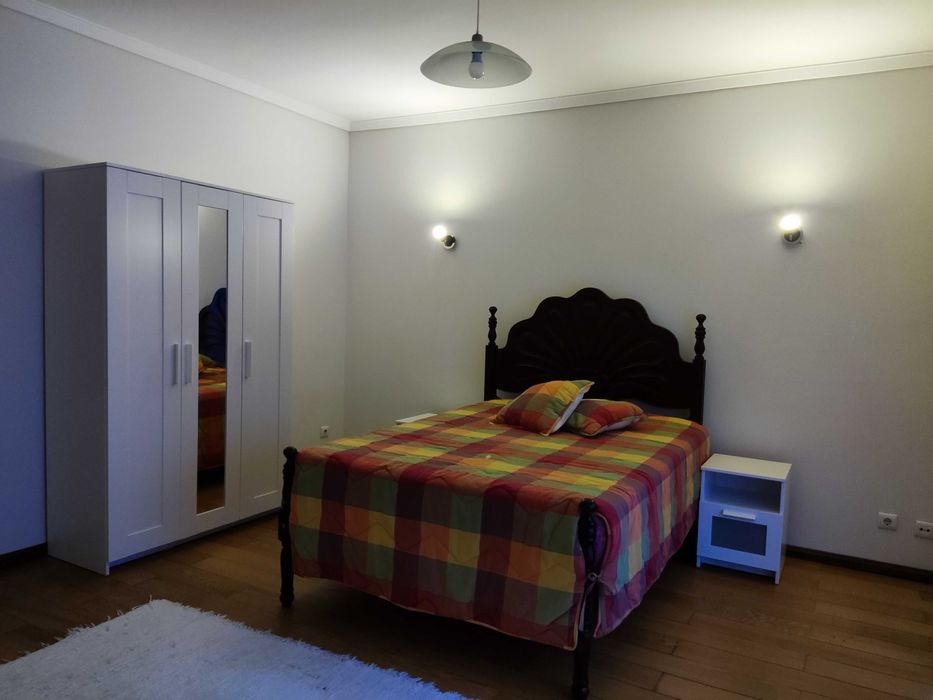 Arrendamento de quarto c/varanda na Rua do Almirante Cândido dos Reis