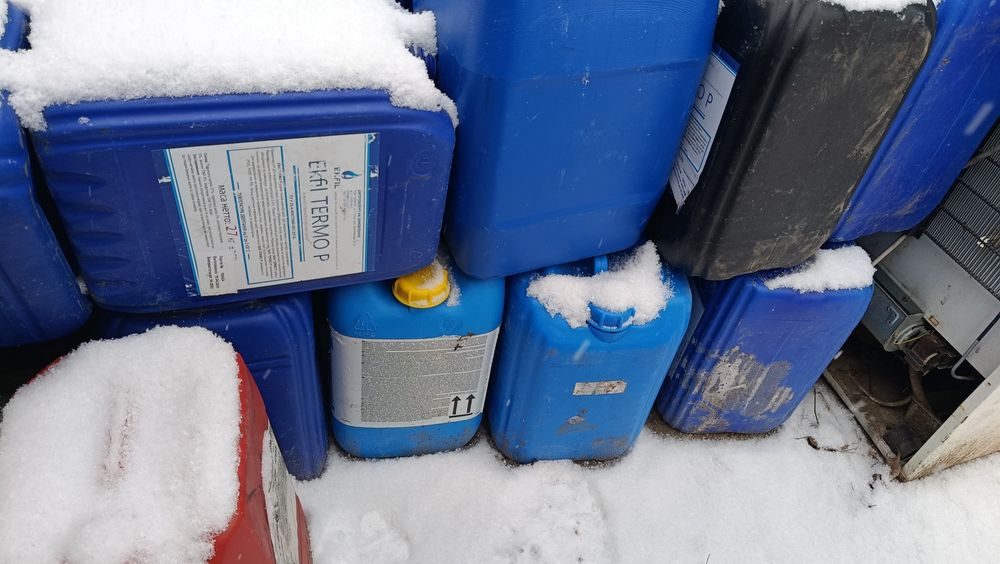 Каністри 20 л пластикові