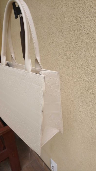 torebka elegancka nowa kremowo-beżowa napis Dior