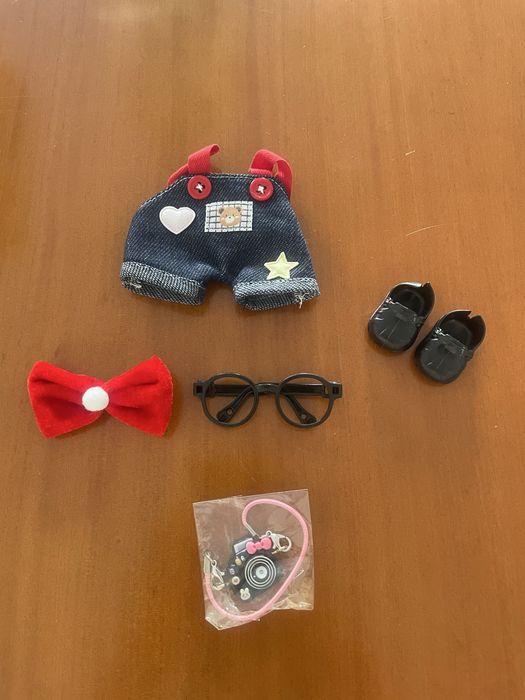 Conjunto de roupa e acessórios para boneca/peluche