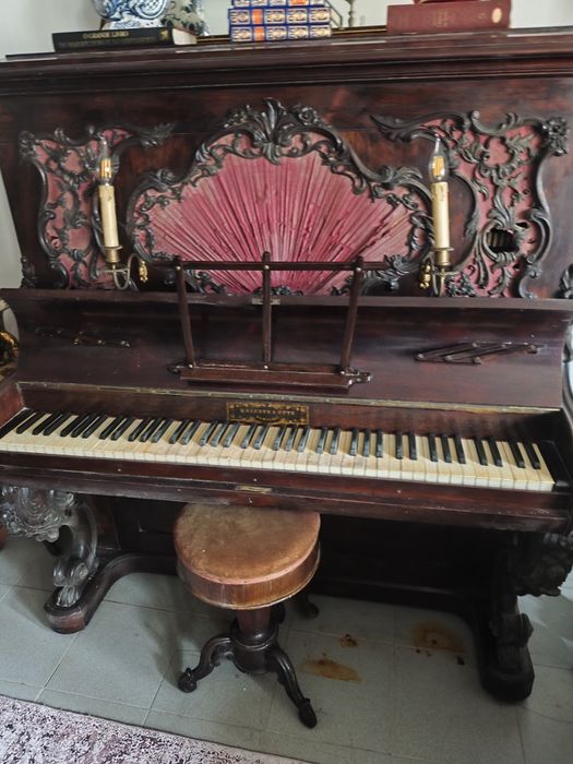 Piano vertical antigo sec XIX