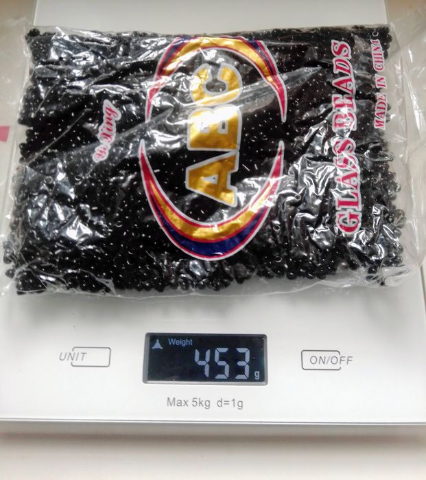 Missangas de vidro .Sacos de 450g e 730g.
Missangas