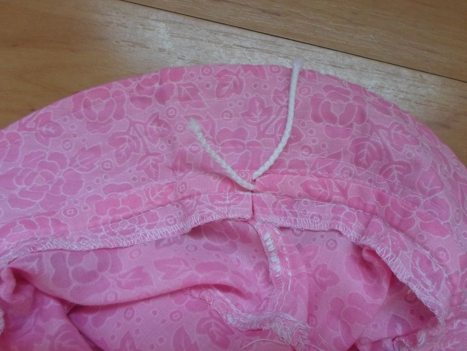 Przewiewny kapelusik BDB na 2-3 latka