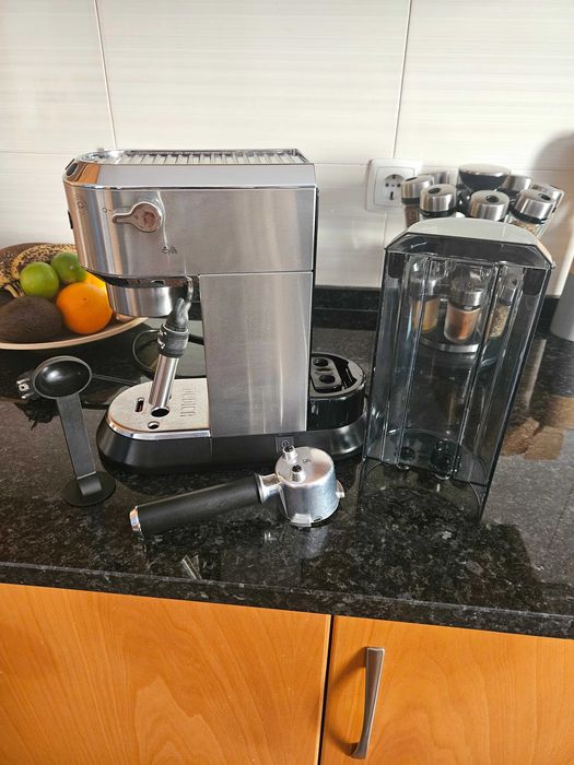 Máquina de Café DeLonghi Dedica Style