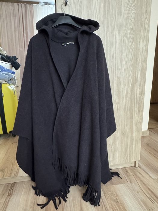 Polarowa ponczo peleryna narzutka z kapturem ciepła czarna