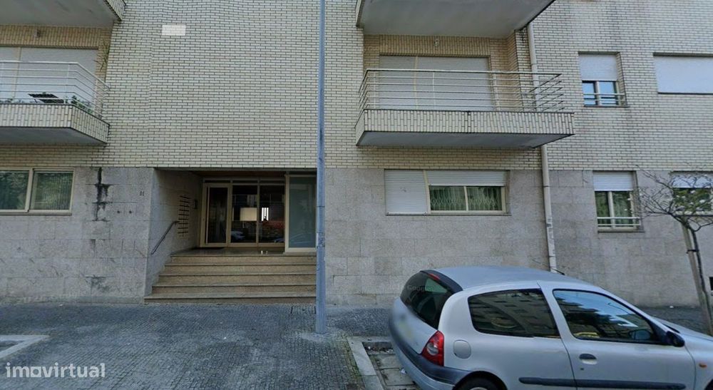 Apartamento T2 com Varanda e Garagem em Rio Tinto