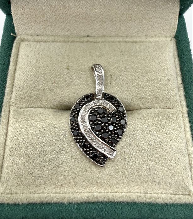Złota zawieszka z diamentami 0,37ct