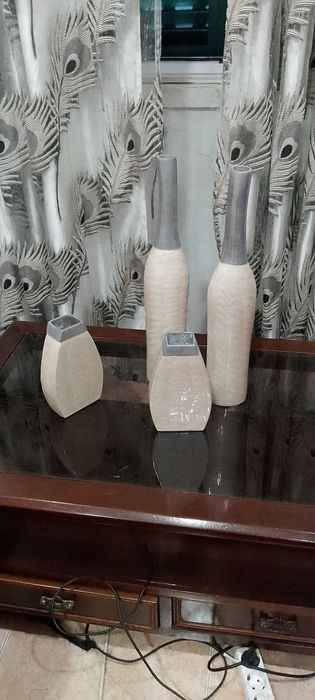 Vendo móveis usados , o valor é de uma estante o outro móveis é negociável