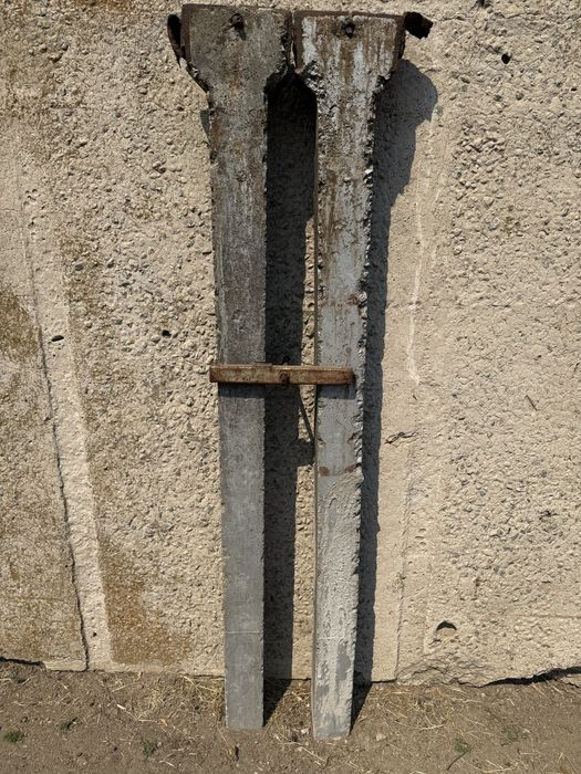 бетонний стовб армований