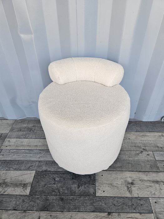 Pufa bucle z niskim oparciem