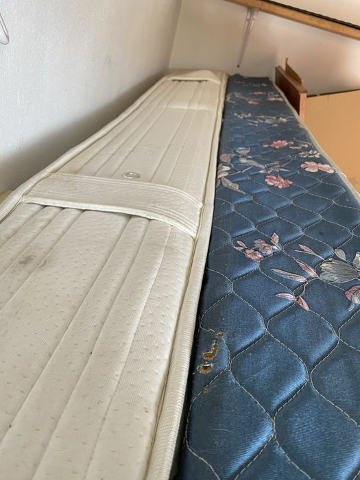 Cama antiga em madeira maciça + estrado (colchões oferta)