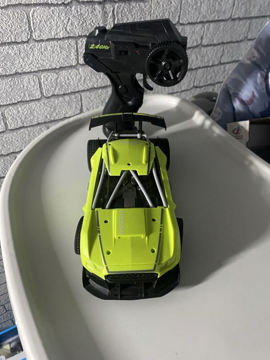 Машинка на пульту