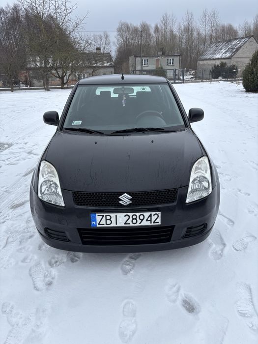 Suzuki Swift 1.3 benzyna 2009 klima,2 komplety kół,130.000 km przebieg