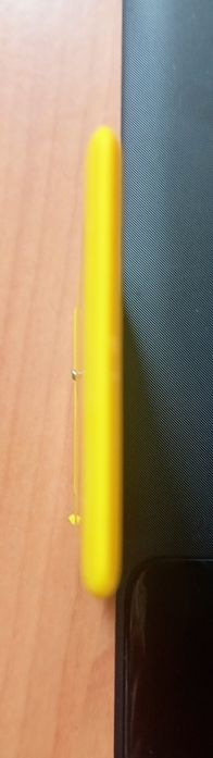 Isqueiro e caneta da marca J&B.