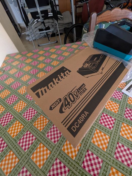 Makita DC40RA - Carregador