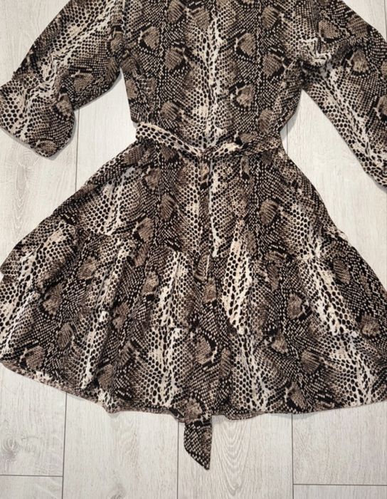 Sukienka motyw wężowy w panterkę wiązana