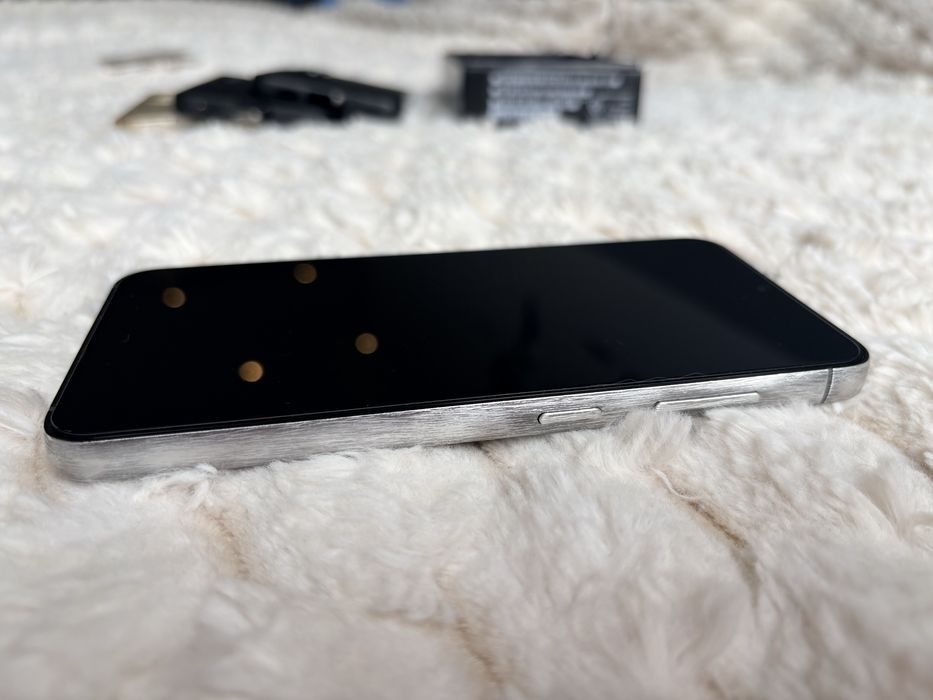 Samsung S 23  128/8 gb