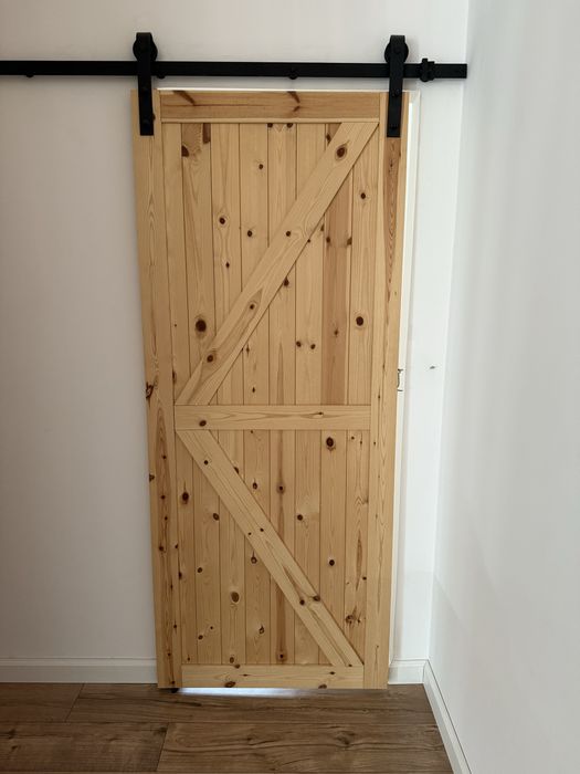 Drzwi przesuwne loftowe z mechanizmem