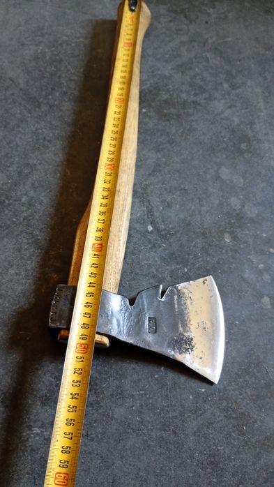 Ręcznie kuta siekiera 1kg / 50cm akacja