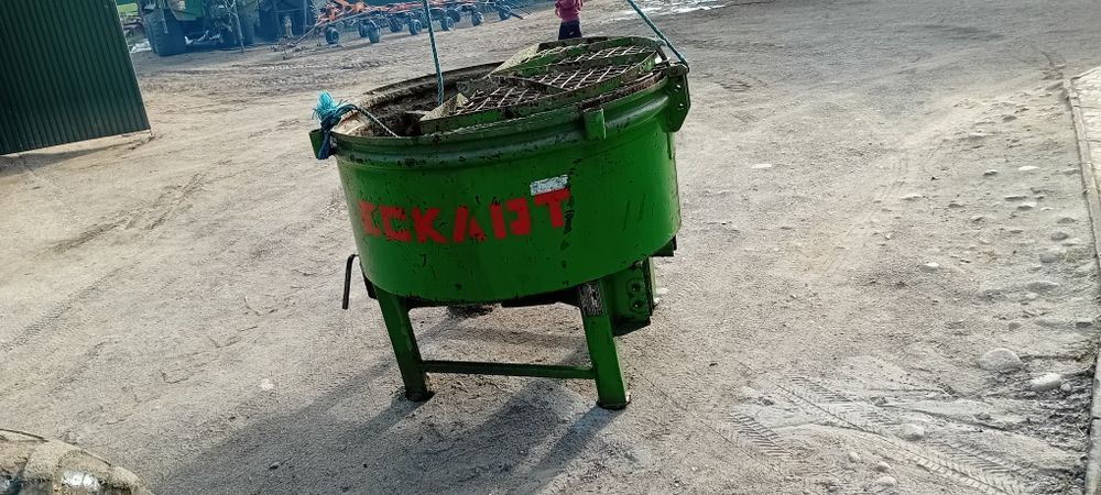 Betoniarka na wom  800 litrów