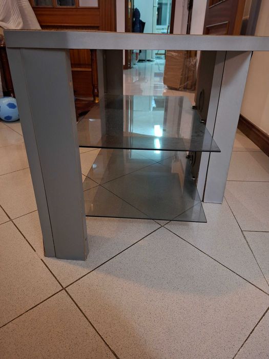 Móvel cinza para TV