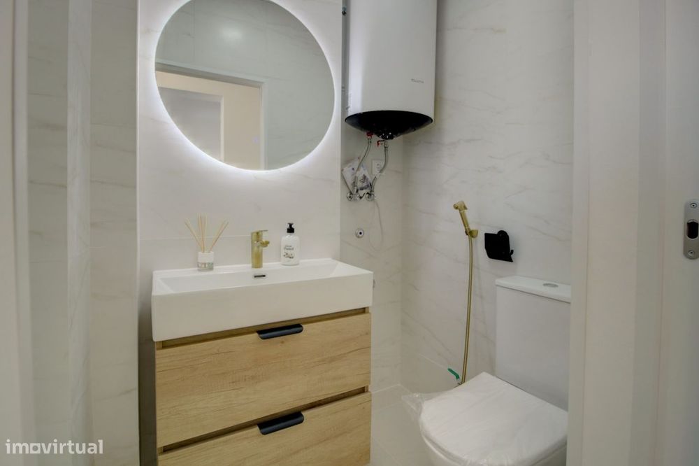 Apartamento T3 Totalmente Renovado, mobilado e com Vista Mar em Olhão