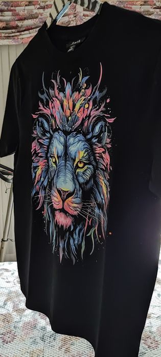 T-shirt leão colorido