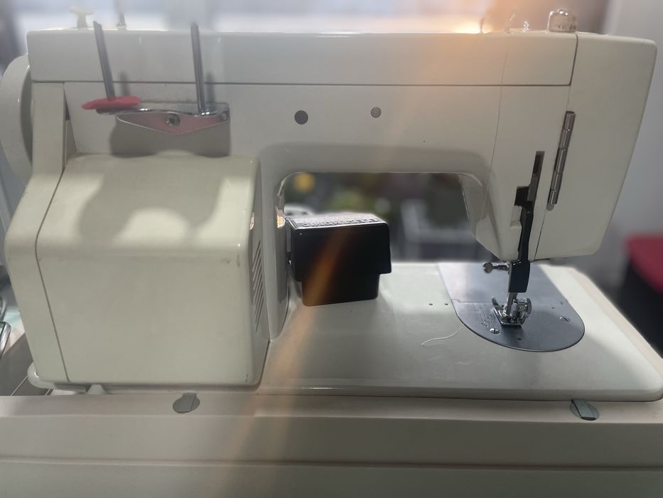 Maquina de costua Olimatic 3000 super automatica c/ caixa