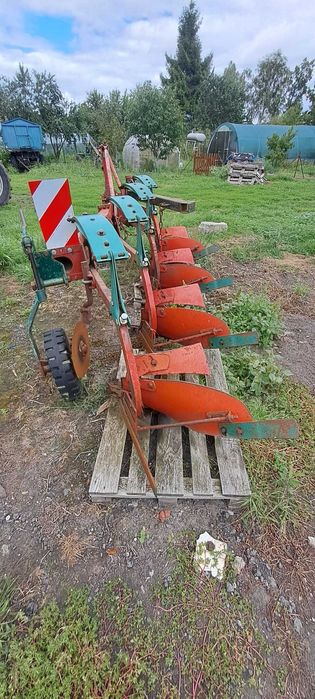 pług zagonowy 4 skiby kverneland  () pług zagonowy 3 skiby