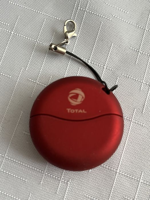 Pendrive czerwony firmy Total 8Gb