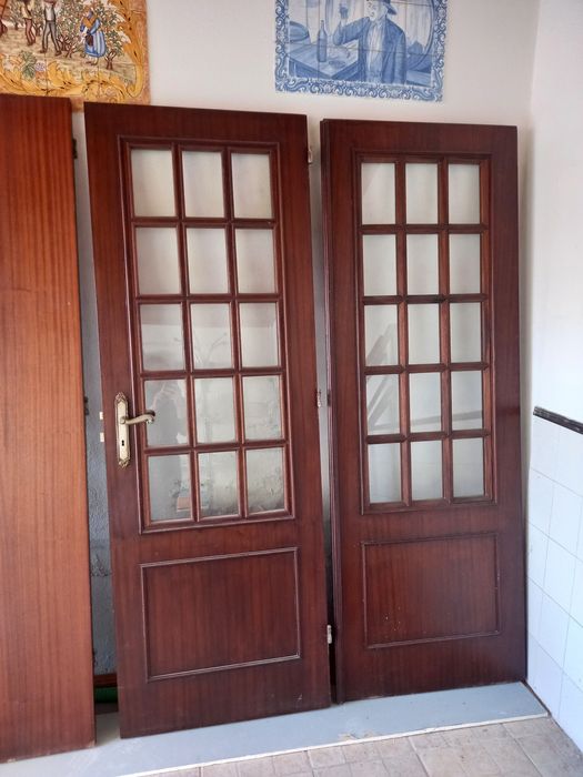 Portas de madeira com vidro