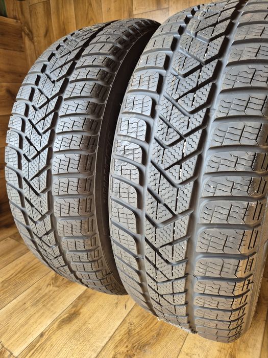 205/55/17 Pirelli para zima 6,5mm 21r stan bdb