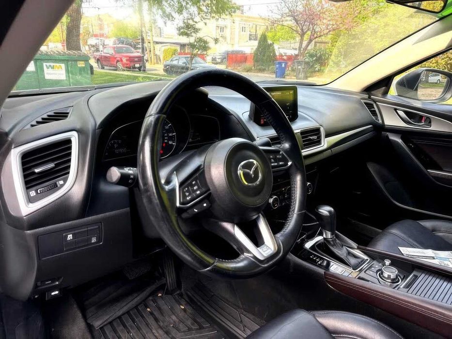 Mazda 3 Touring      2017
