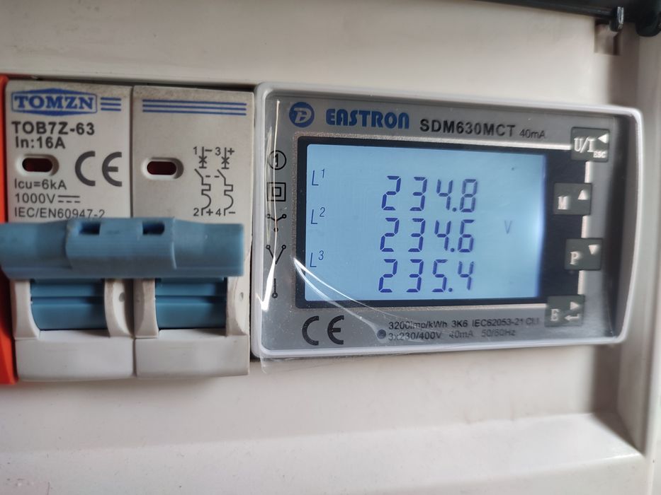 Falownik hybrydowy GONEO 12kW, 3-fazowy (wysokonapięciowy).