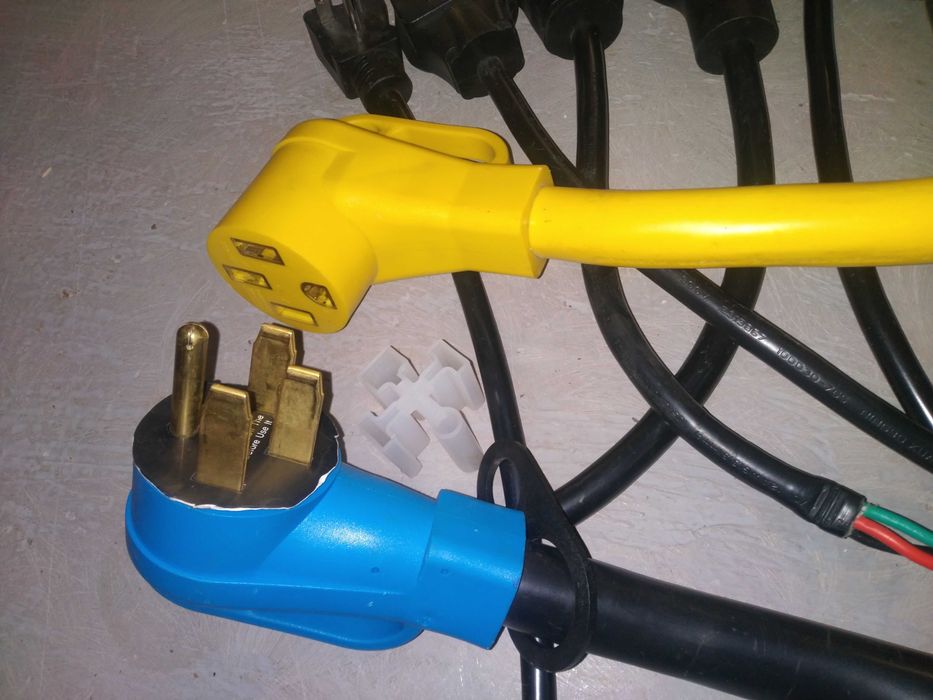 Вилки с кабелем NEMA для  американских генераторов и зарядных станций