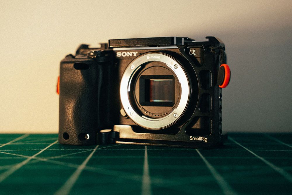 Sony A6400 + Cage smallrig+ 3 Baterias Extra