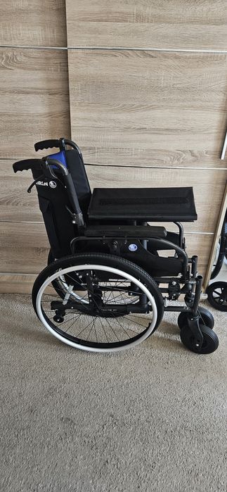 Wózek inwalidzki aluminiowy z hamulcem