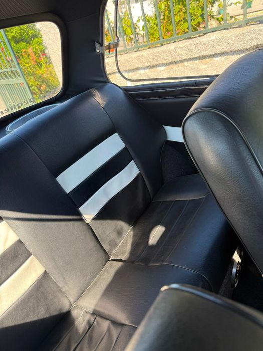 Carro clássico Mini 1000