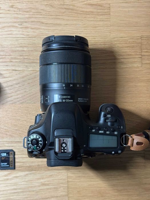 CANON EOS 80D + EF-S 18-135mm f/3.5-5.6 IS USM