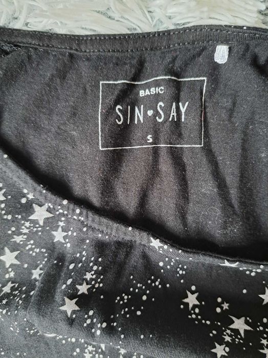 Sinsay czarna koszulka w gwiazdki s/36