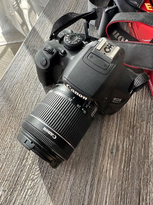Фотоапарат Canon EOS 700D