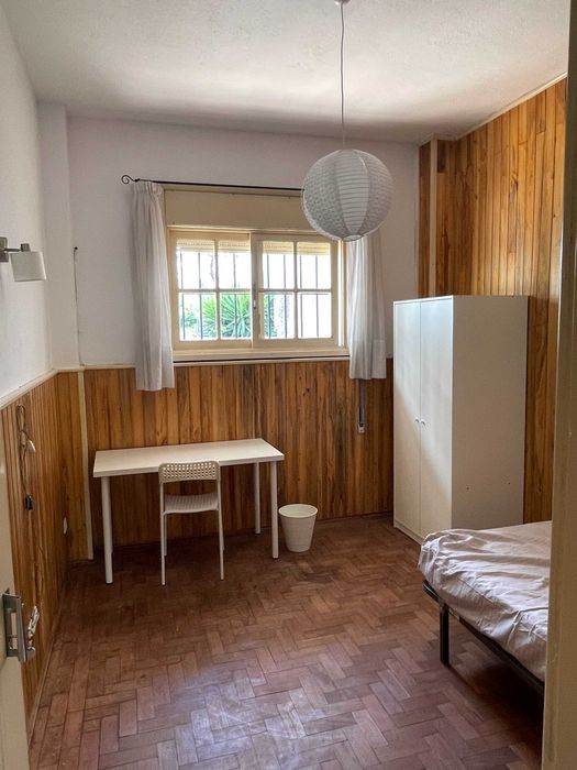 Quartos mobilados em moradia T4 na Alta de Coimbra para Estudantes